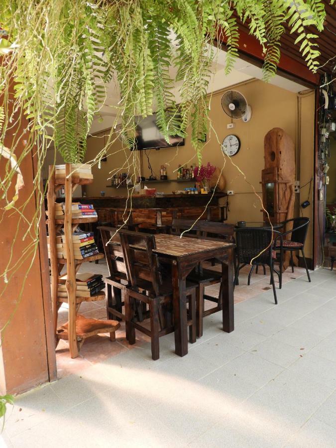 P'Lyn House Hotell Chiang Mai Exteriör bild